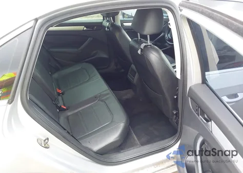 2012 Volkswagen Passat 2.5L Se z USA, uszkodzony, nr VIN 1VWBP7A32CC048783